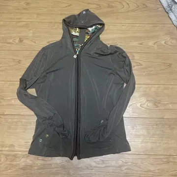 이타리야 후드 부착 후드티