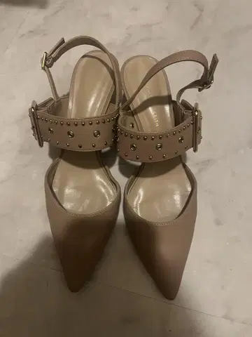 찰스앤키스 베이지 스틸레토 하이힐