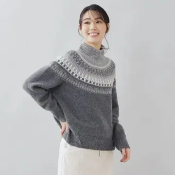언타이틀 자카드 패턴 하이넥 니트