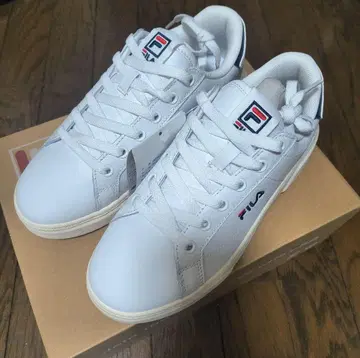 새상품 FILA 휠라 스니커즈 COURT PLUSHY FEATENERY