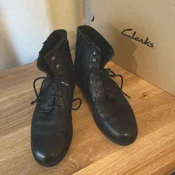 Clarks 퍼 인사이드 블랙 가죽 부츠 23