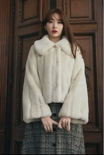 Herlipto Winter Love Faux Fur Coat ecru