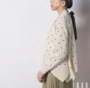 소노 백리본 도트 가디건