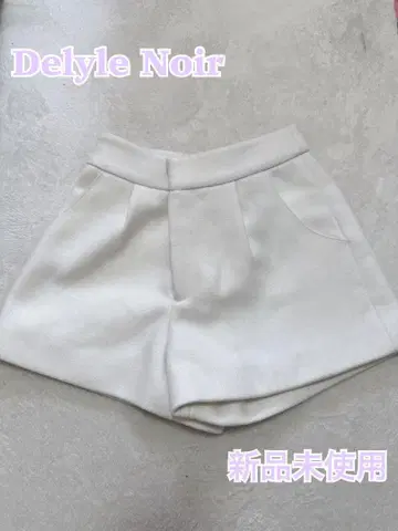 Delyle Noir 화이트 숏팬츠