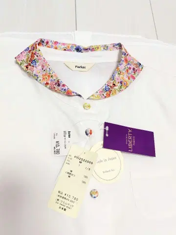 미사용 새상품 Parkes 꽃무늬 카라 부착 반팔 셔츠