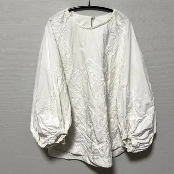 Kaon 자수 화이트 벌룬 슬리브 셔츠