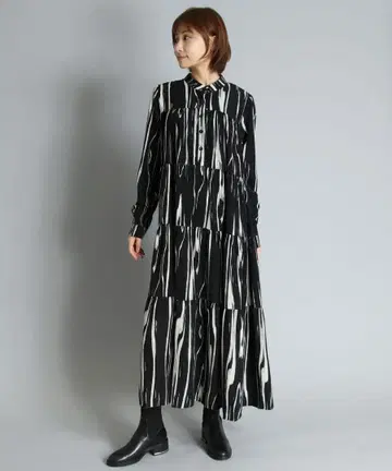 TITE IN THE STORE 랜덤 스트라이프 티어드 원피스