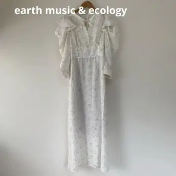 어스 뮤직 앤 이콜로지 꽃무늬 프릴 오프숄더 원피스 7부 소매 화이트