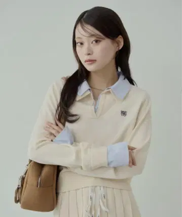 Chico 자수 장식 카라 부착 폴로 니트