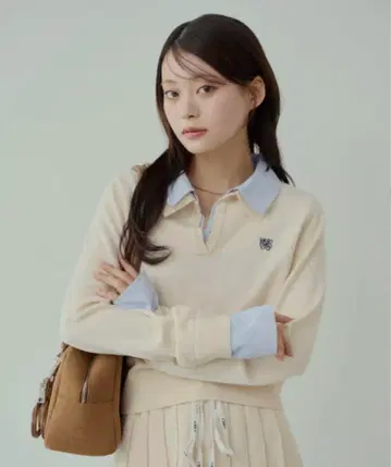 Chico 자수 장식 카라 부착 폴로 니트