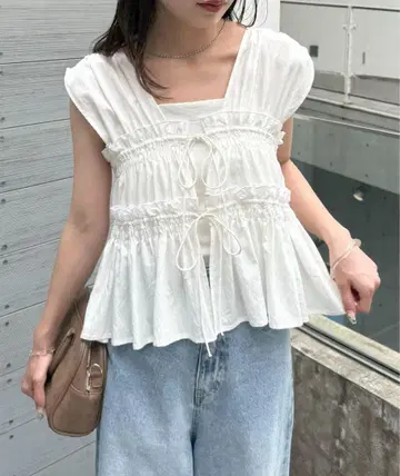 화이트 프릴 뷔스티에