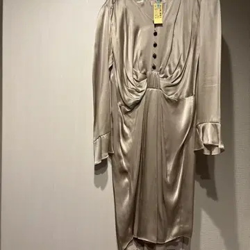 프리카 샴페인 베이지 드레이프 원피스