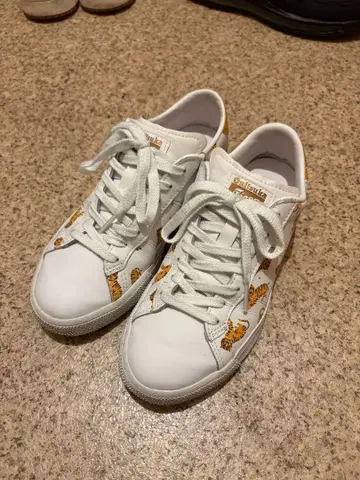 오니츠카타이거 호랑이 무늬 화이트 스니커즈