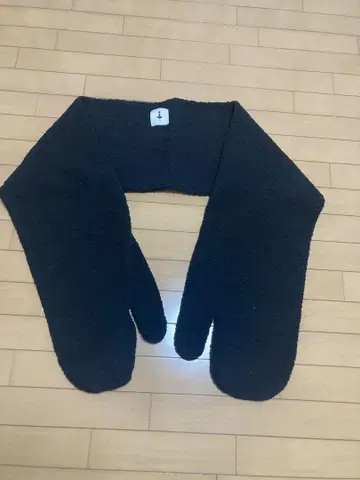 요지 야마모토의 장갑 포함 블랙 머플러