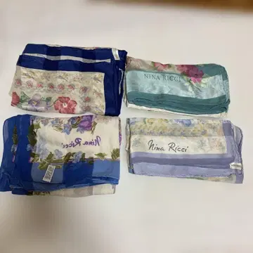 Nina Ricci 스카프 4개 세트