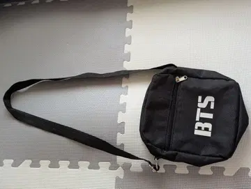 BTS 숄더백 블랙