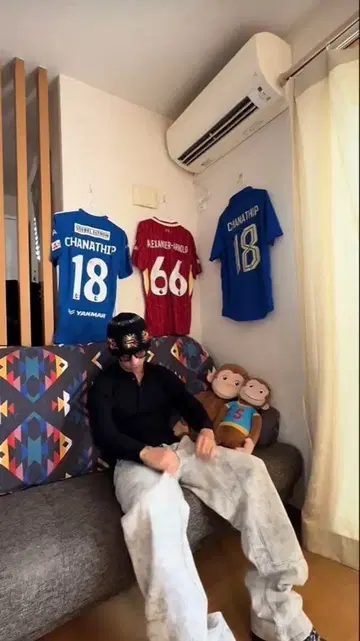 Hayato Ishizawa 착용 추상 패턴 팬츠 ZARA