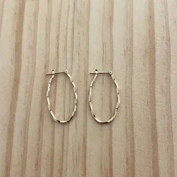 느와르 드 푸피 K10 오벌 트위스트 후프 귀걸이