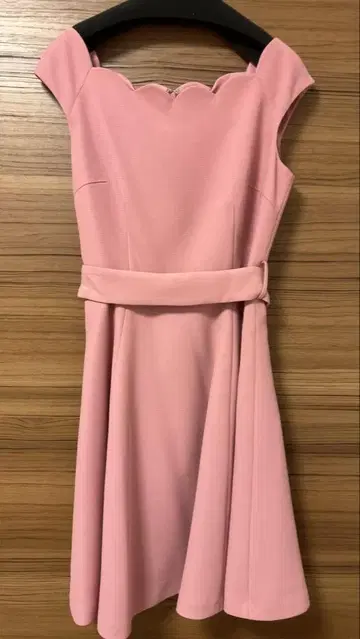 Apuweiser Luxe 핑크 원피스