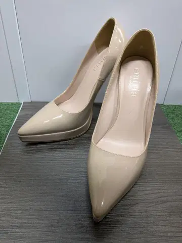 에미리아 베이지 스틸레토 하이힐