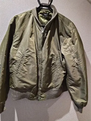 ENGINEERED GARMENT MA-1 스타일