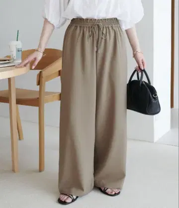 새상품 디스코트 -3kg는 없어 보이는 드레이프감 이지 팬츠 베이지