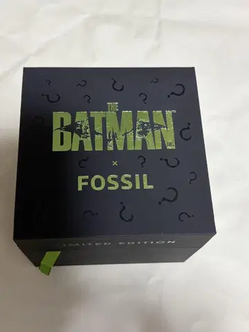 FOSSIL 더 배트맨 리들러 손목시계