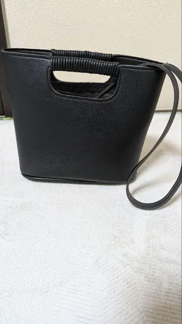 블랙 숄더백 합성 피혁