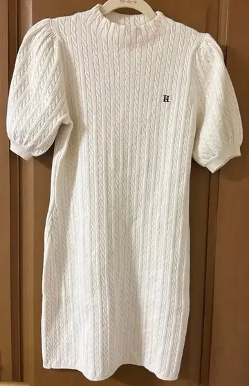 Her lip to Puff Sleeve Cable Knit Dress