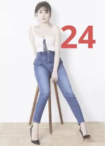 Her lip to 파리 하이 라이즈 진 24