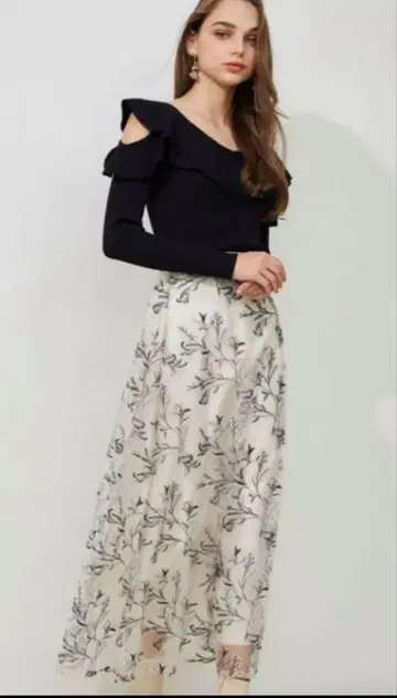 튤 자수 플레어 스커트