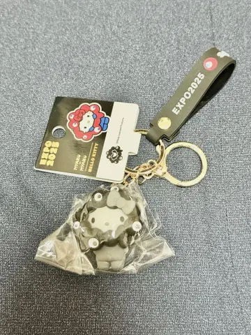 키티 오사카 만박 산리오 블랙 미야쿠미야쿠 변신 키링 키티