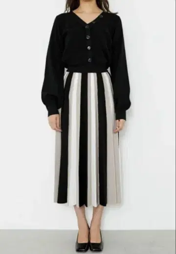 rienda 스트라이프 플리츠 니트 블랙