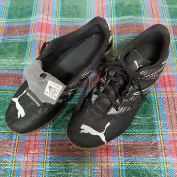 Puma 블랙 축구화 25.5cm