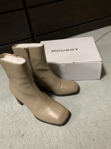 MOUSSY 베이지 부츠