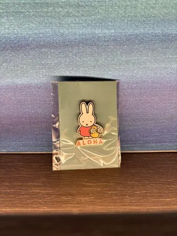 [ 하와이 한정판 ] 미피 x kira 하와이 한정판 miffy 핀 배지