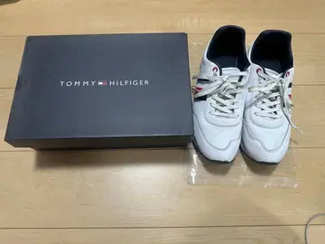 TOMMY HILFIGER 화이트 스니커즈