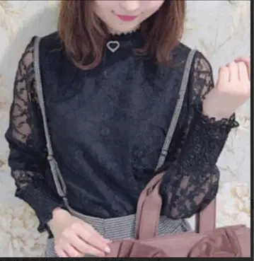 에블린 하트 비쥬 레이스 블라우스