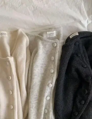 한국 브랜드 LIFFEY 싸개 단추 가디건 니트