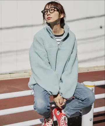 Auntie Rosa Holiday 맨투맨 하프 지퍼 보아 풀오버