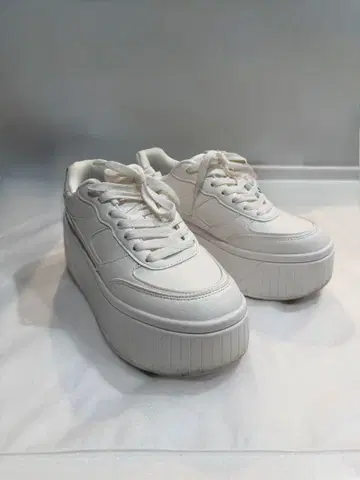 ZARA 통굽 스니커즈