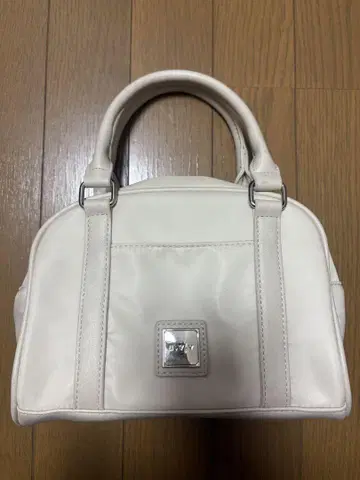 a.v.v 화이트 핸드백