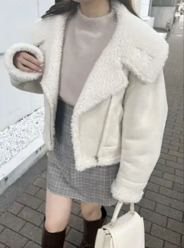 머큐리 듀오 페이크 무스탕 빅 칼라 봄버 자켓 화이트