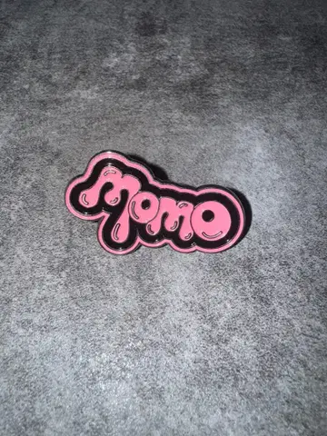 TWICE THIS IS FOR 핑 배지 MOMO