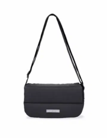 BEYOND THE VINES 블랙 Pocket Poofy Bag