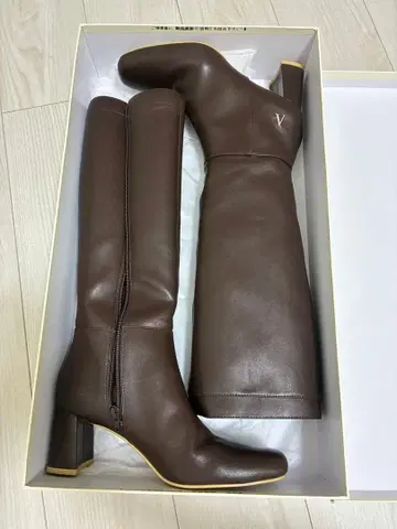 브라운 가죽 롱 부츠 앤 마리
