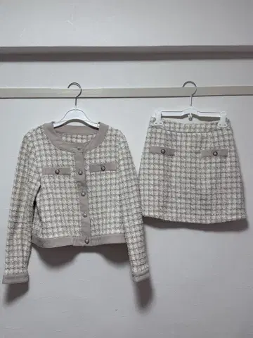 베이지 계열 트위드 셋업