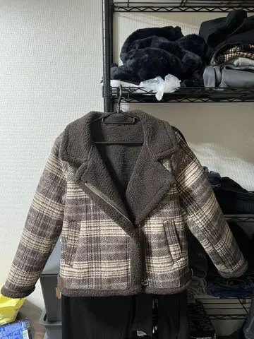 브라운 계열 체크 라이더 자켓