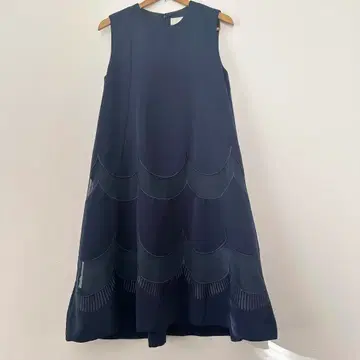 Chesty 스캘럽 자수 A라인 롱 원피스