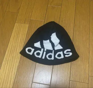 adidas 니트 모자 블랙/화이트 로고 포함